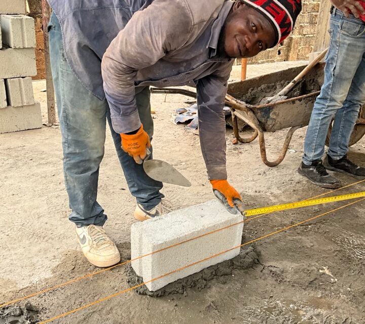 Maçon à Lansana barrage